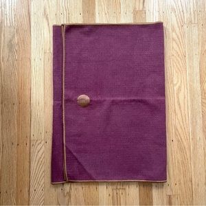 Manduka Yogitoes hot yoga towel
